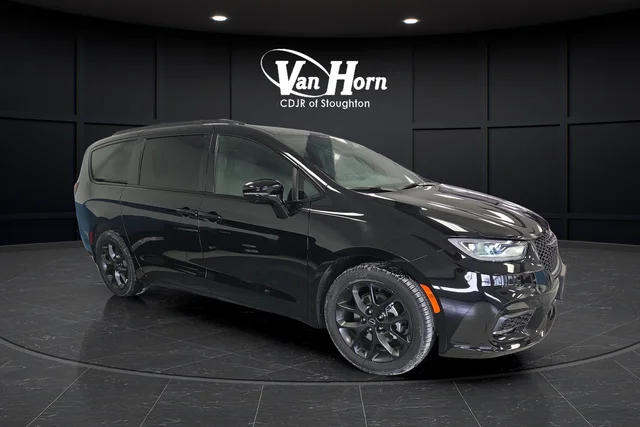 2026 Chrysler Pacifica Select's photo