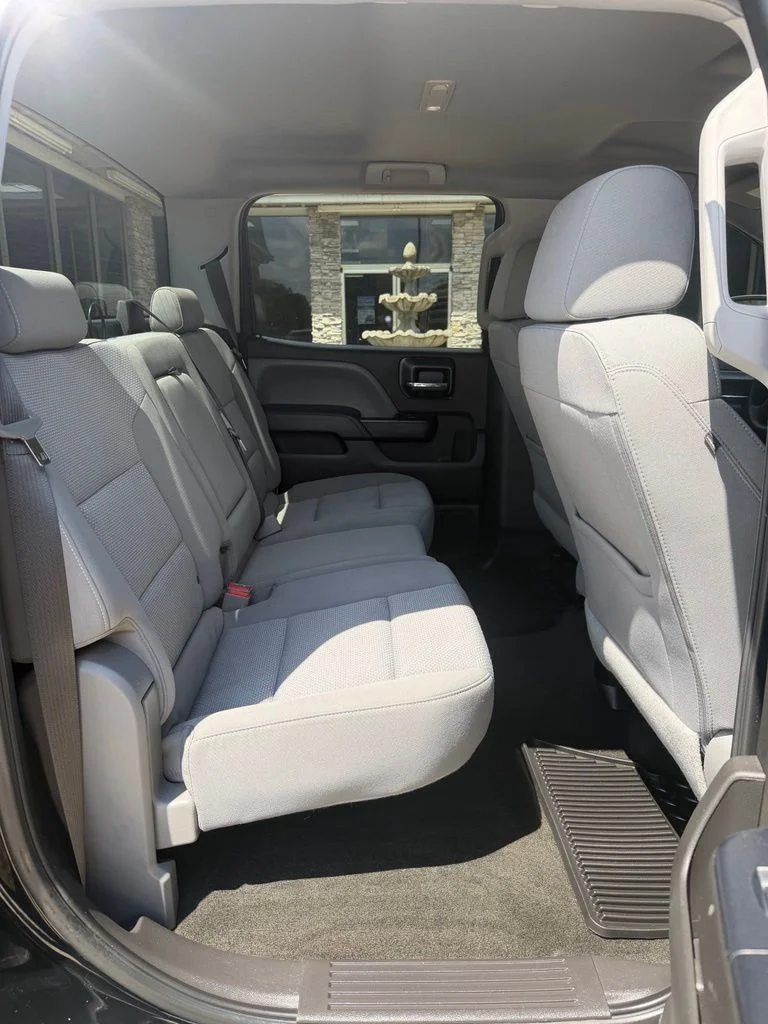Used 2018 Black Chevrolet Custom image 27