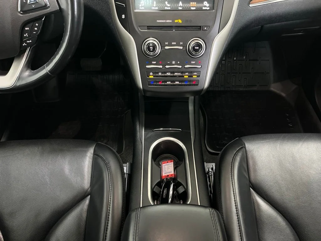 Used 2019 Black Lincoln Reserve image 11