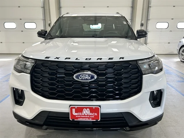 New 2026 Star White Metallic Tri-Coat FORD ST-Line image 12