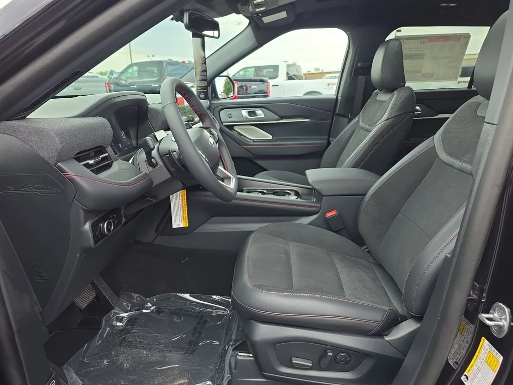 New 2026 AGATE BLACK METALLIC Ford ST image 18