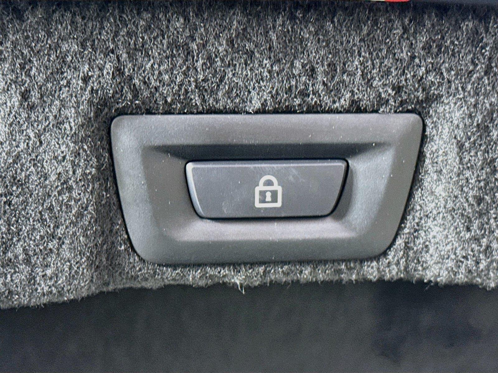 Used 2015 Black Sapphire Metallic BMW 640i image 40