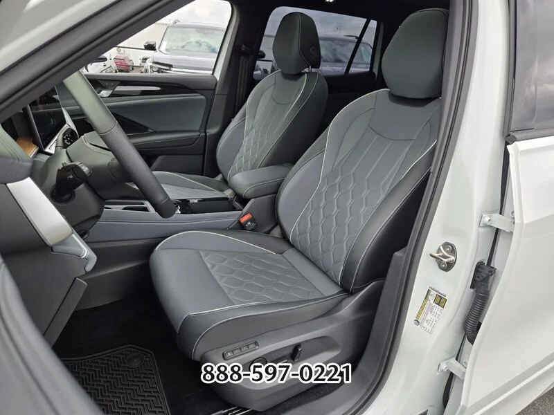 Used 2025 WHITE Volkswagen 2.0T SEL R-LINE image 9