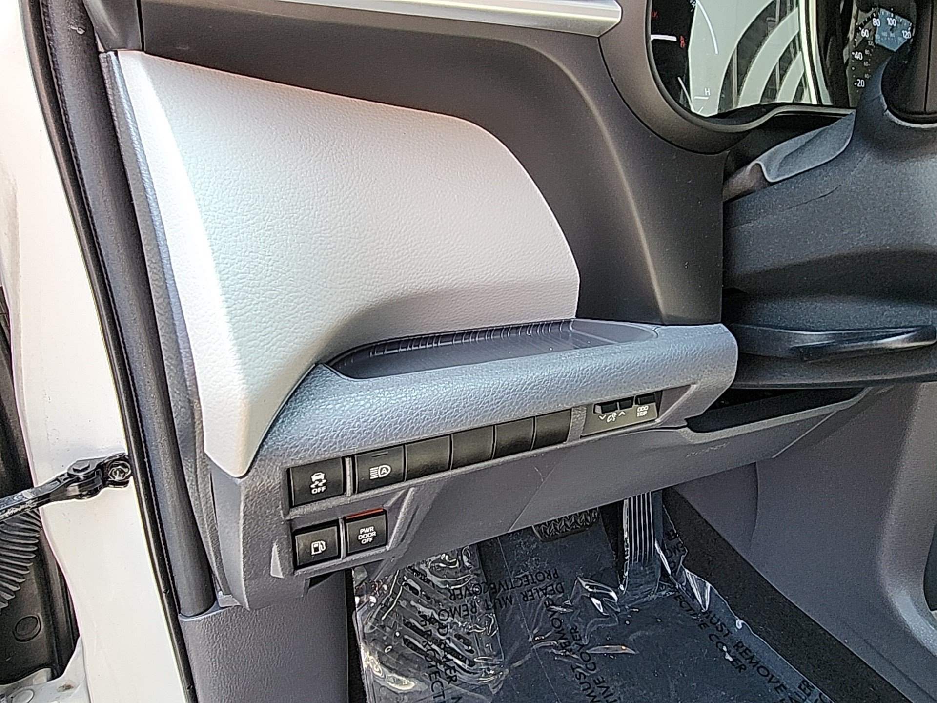 Certified Used 2022 White Toyota LE image 12