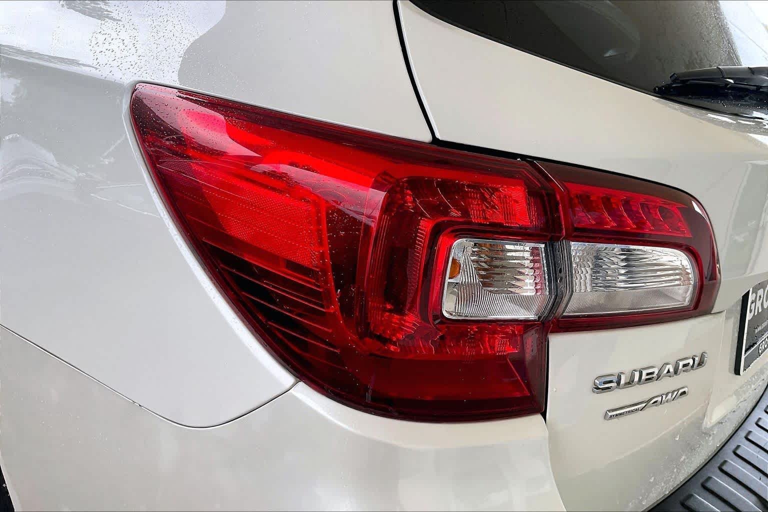 Used 2015 Crystal White Pearl Subaru 2.5i Limited image 27