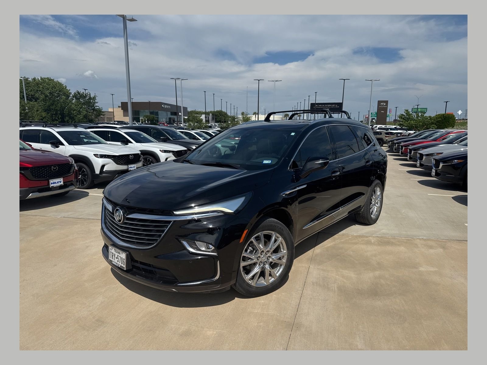 2023 Buick Enclave Essence's photo