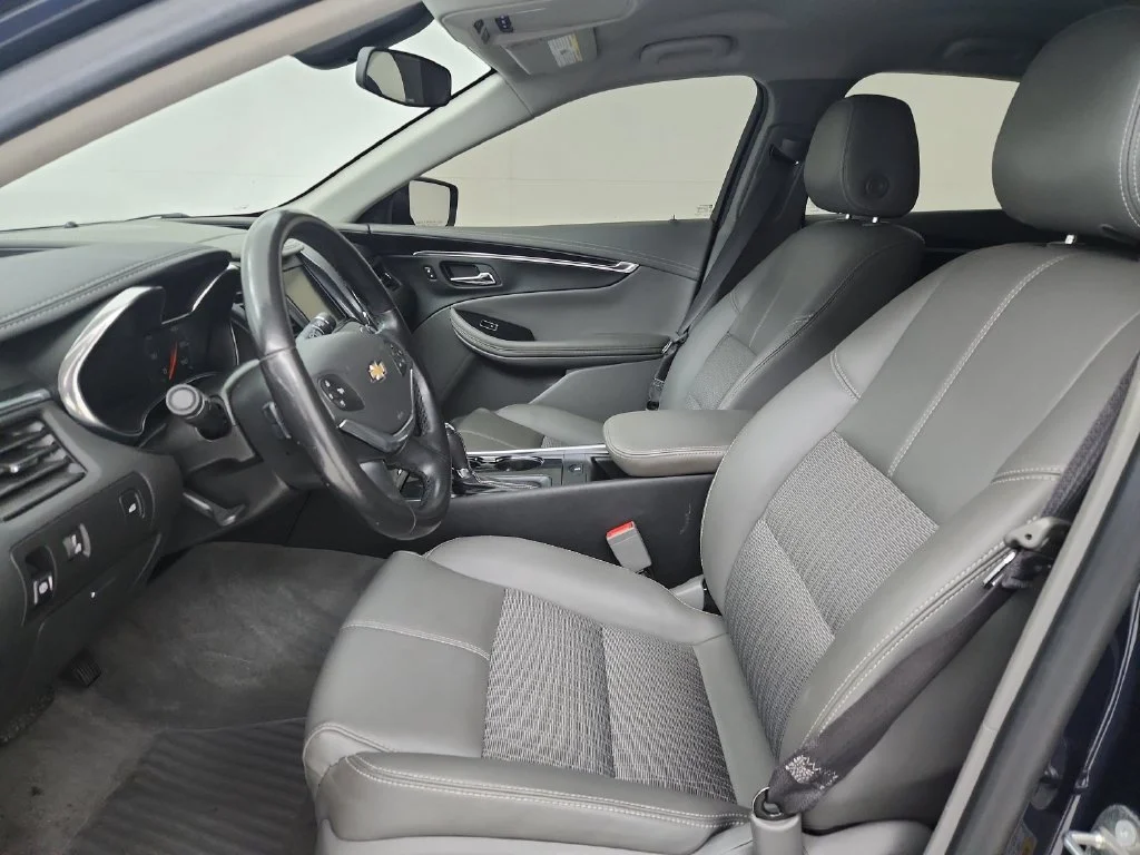 Used 2018 Blue Chevrolet LT image 2