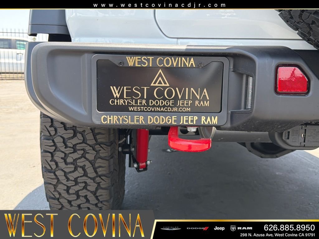 New 2026 Bright White Clear-Coat Exterior Paint Jeep Rubicon image 25