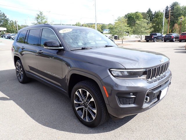 Certified Used 2022 Gray Jeep Overland image 9