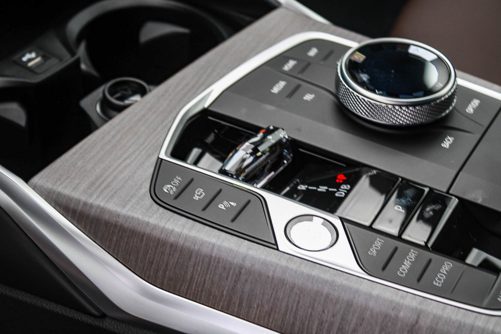 New 2026 Mineral White Metallic BMW eDrive40 image 19