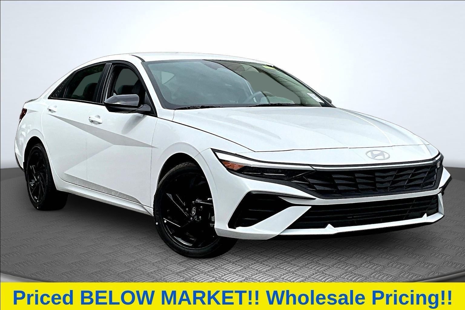 Used 2026 White Hyundai SEL Sport image 2