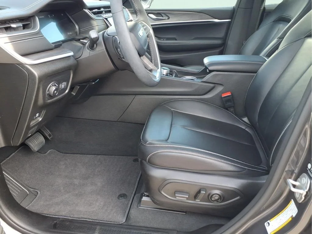 Used 2024 Gray Jeep Limited image 19