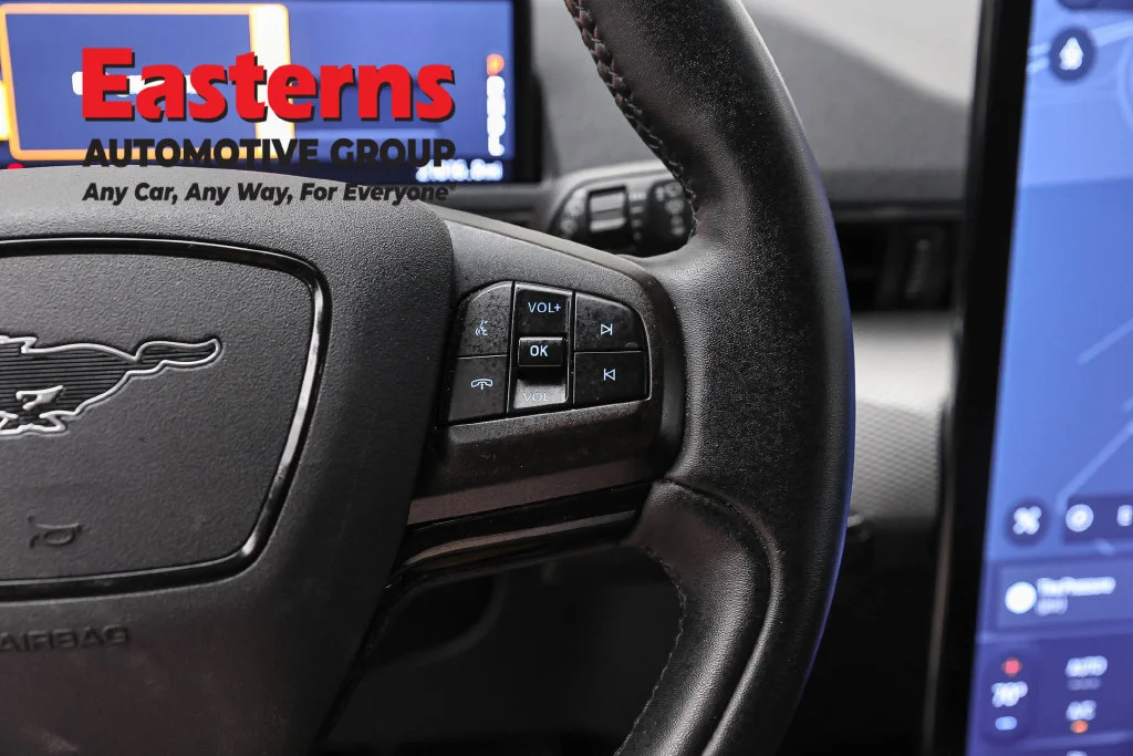 Used 2021 White Ford Select image 16