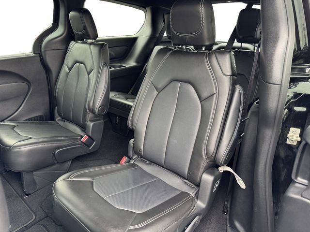 Used 2025 Black Chrysler Select image 16
