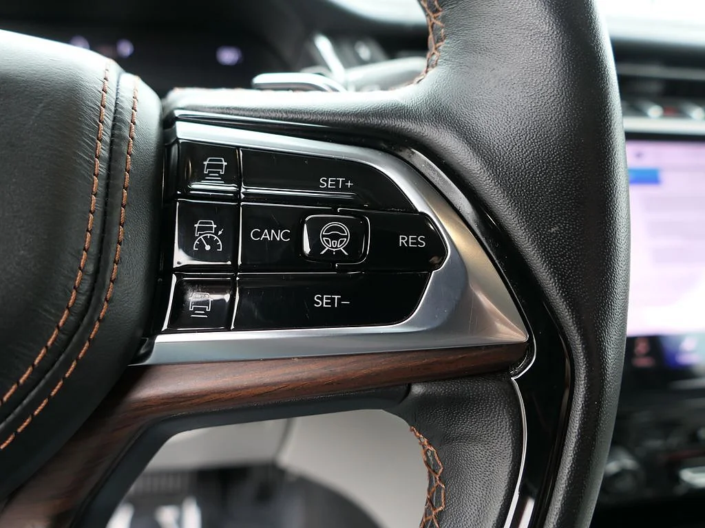 Used 2023 Diamond Black Crystal Pearl Coat Jeep Summit image 14