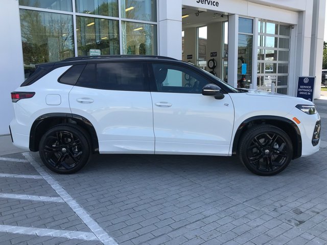 New 2026 Opal White w/Deep Black Roof Volkswagen SE R-Line Black image 9