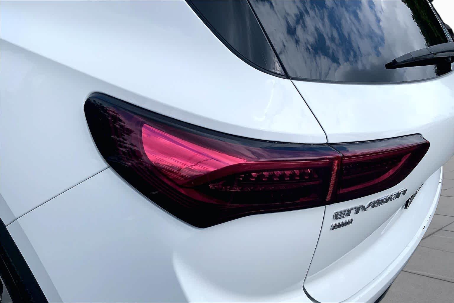 Used 2025 Summit White Buick Preferred image 27