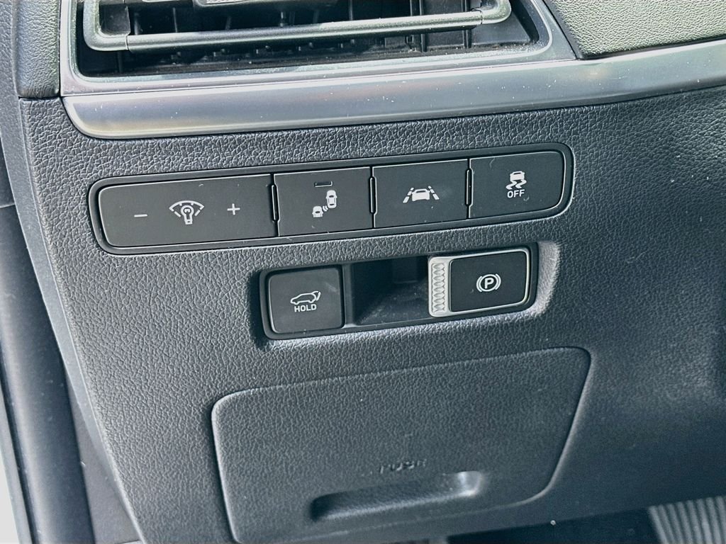 Used 2021 White Hyundai Calligraphy image 10
