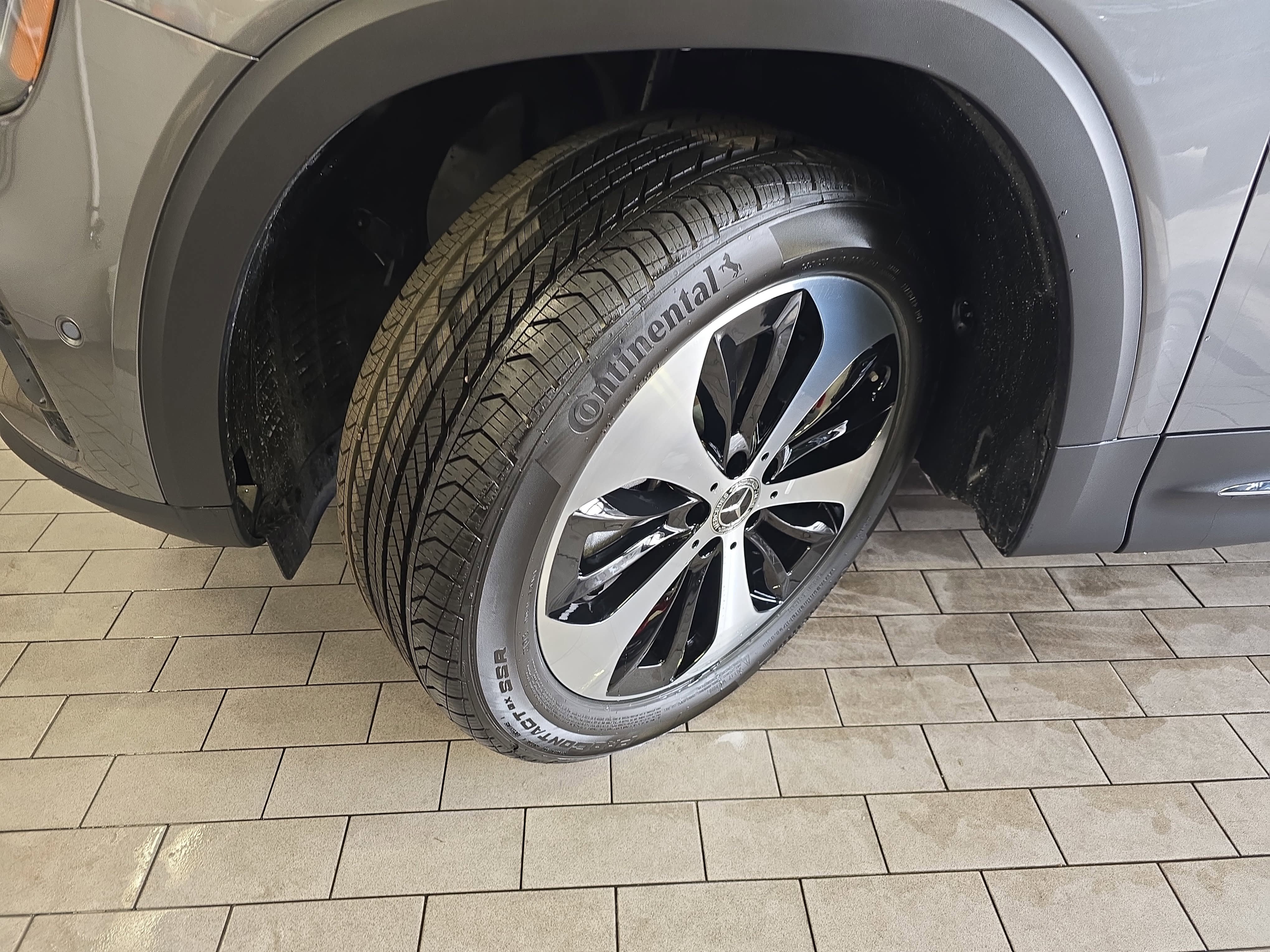New 2026 Mountain Grey Metallic Mercedes-Benz GLB250 image 33