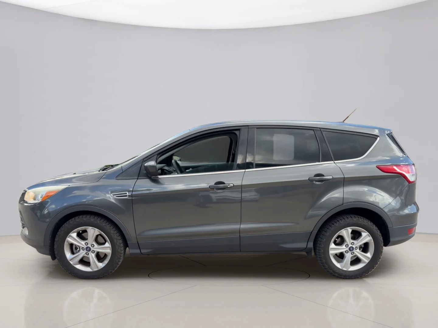 Used 2015 Gray Ford SE image 2