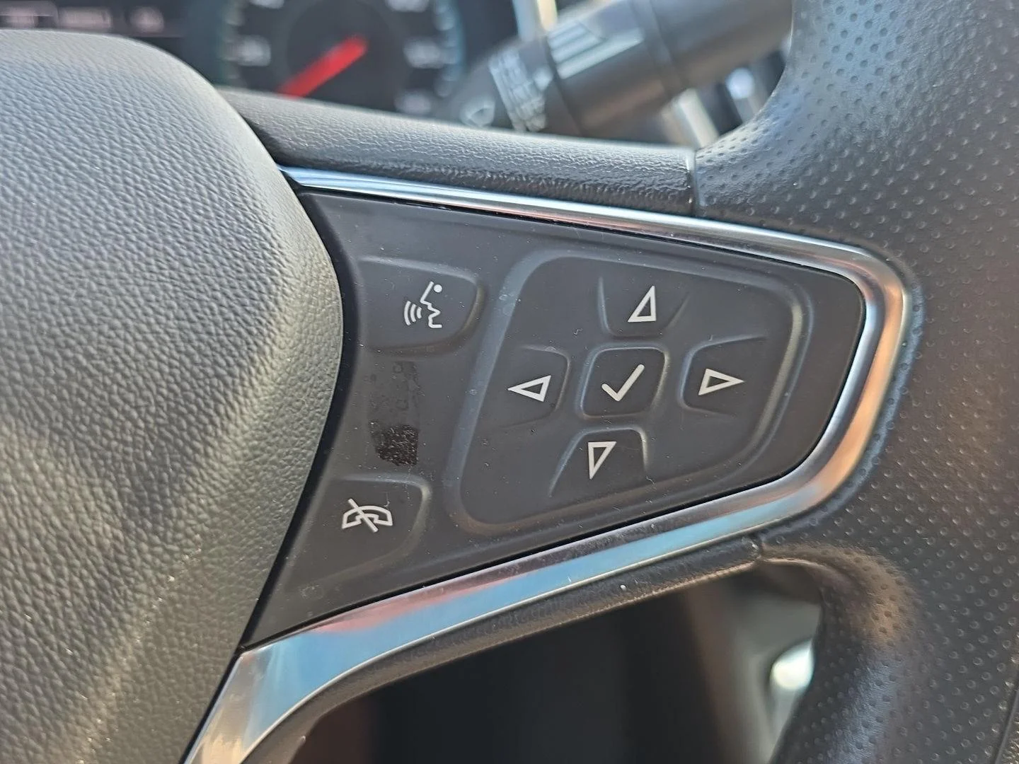 Used 2025 Mosaic Black Metallic Chevrolet LT image 12