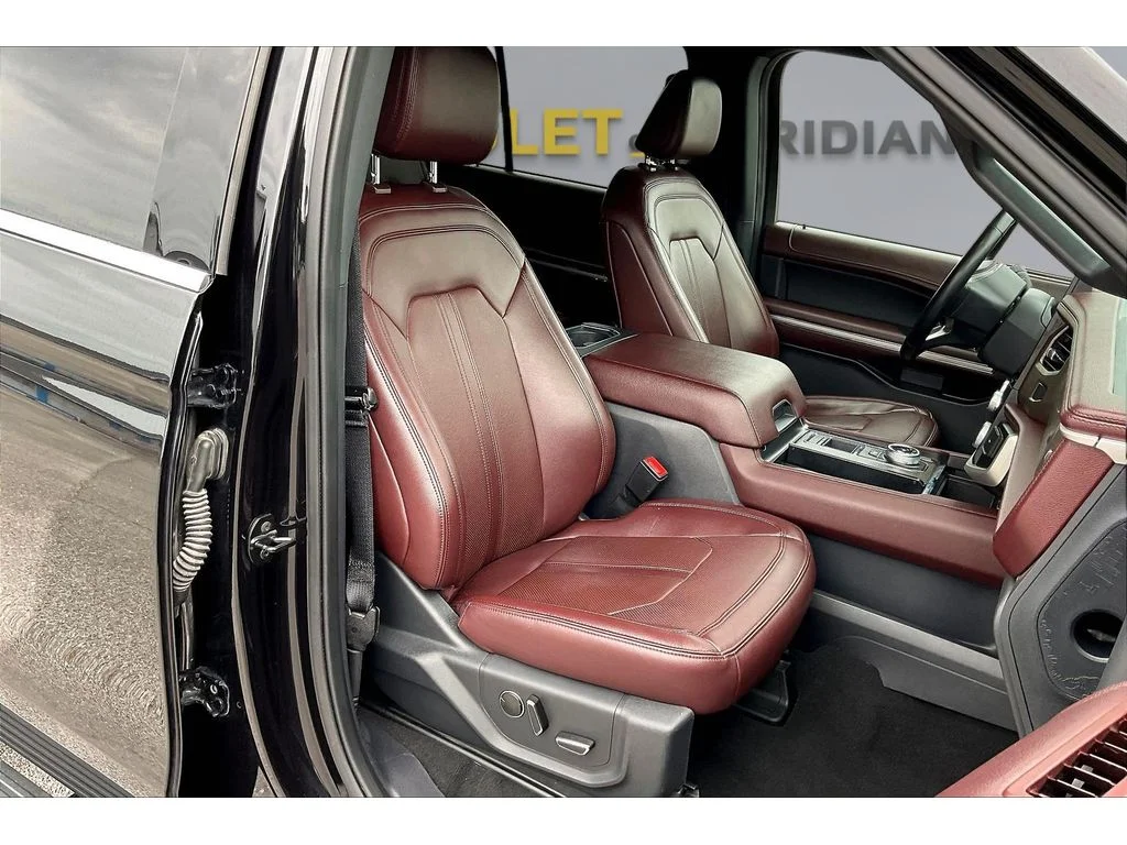 Used 2024  Ford Limited image 6