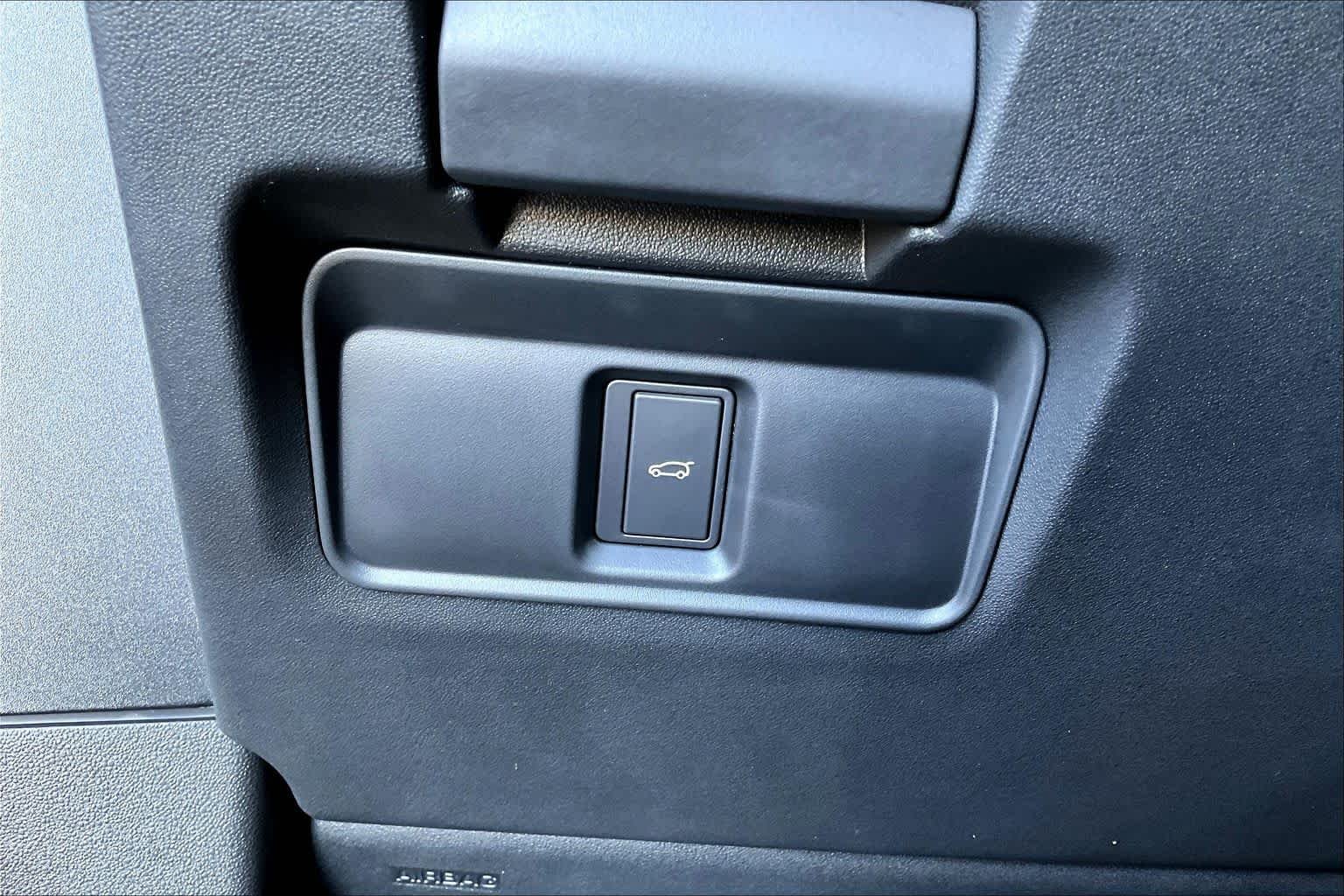New 2026 Santorini Black Metallic Land Rover Core S image 19