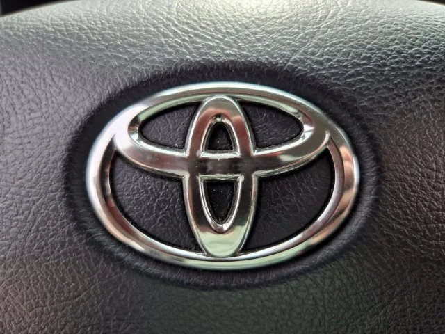 Used 2020 White Toyota SR5 image 31