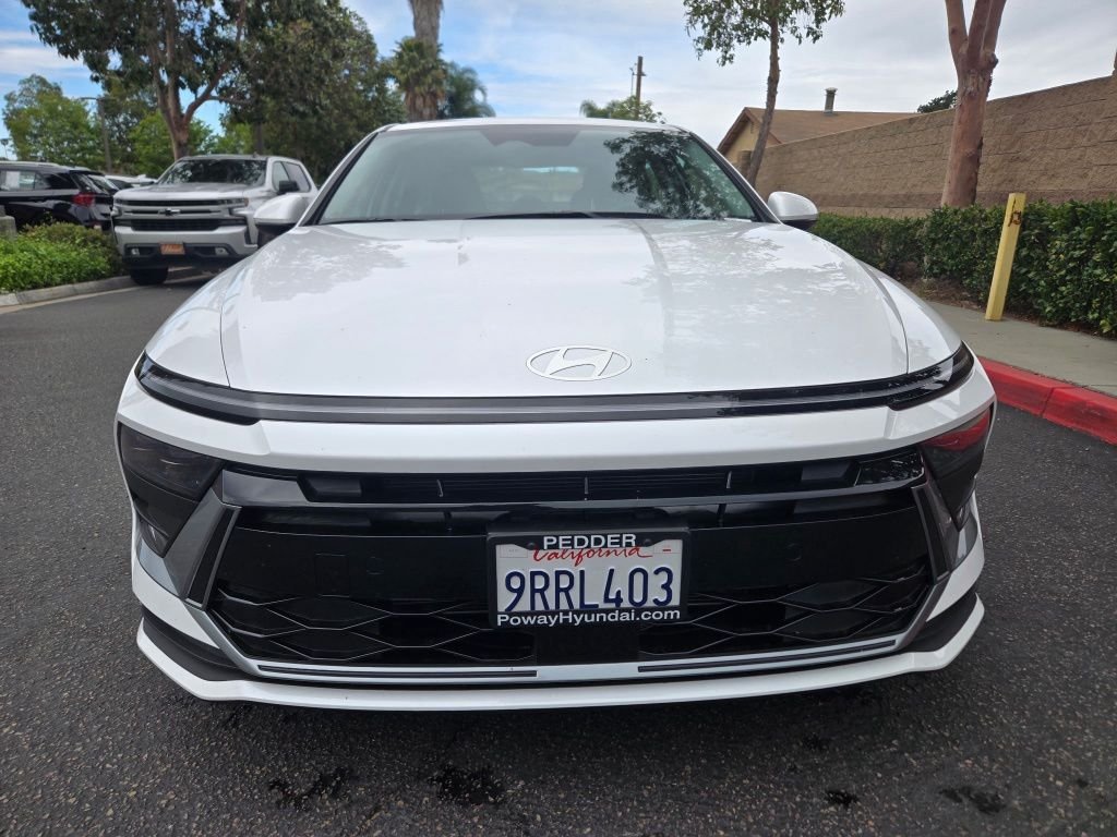 Used 2025 White Hyundai SE image 2