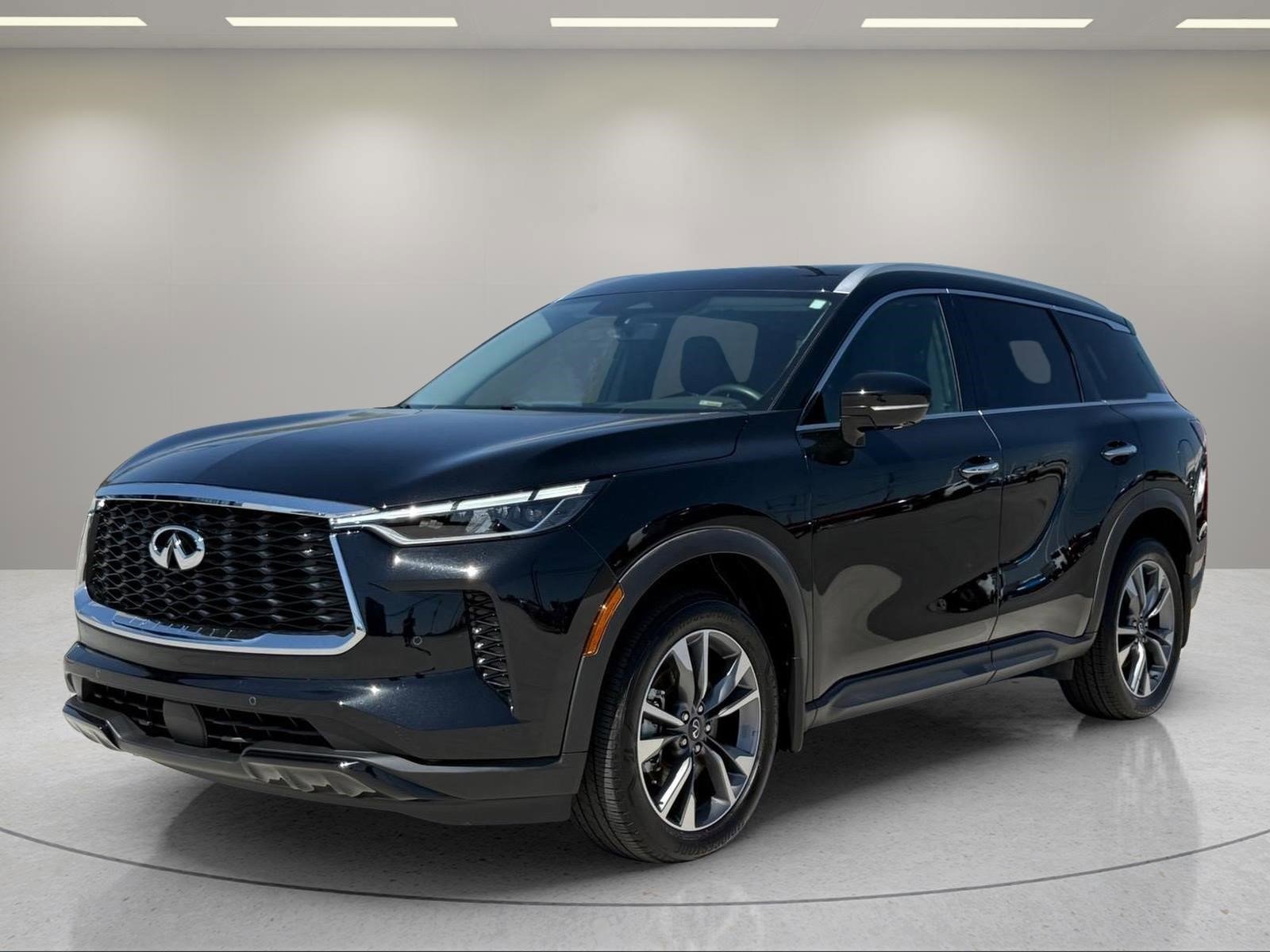 Used 2023 Mineral Black INFINITI LUXE image 1