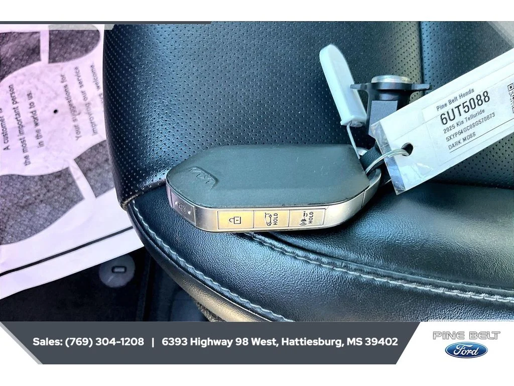 Used 2025 DARK MOSS Kia S image 8
