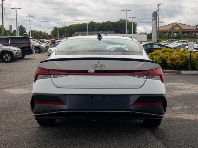 New 2026 White Hyundai SEL Sport Premium image 12