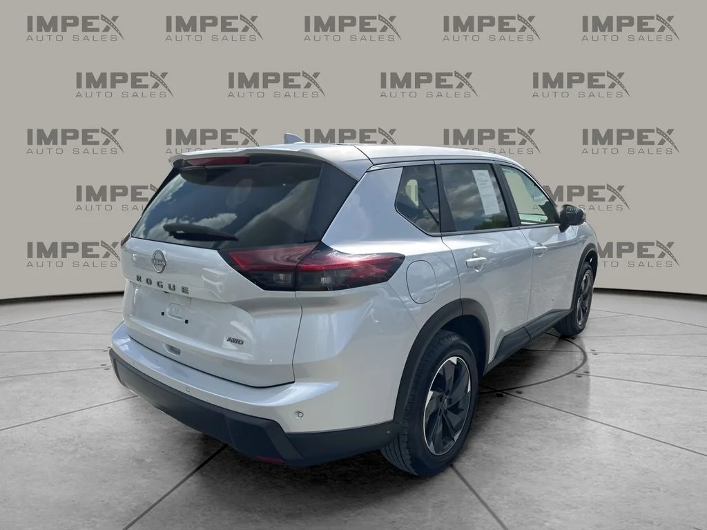 Used 2025 Silver Nissan SV image 5