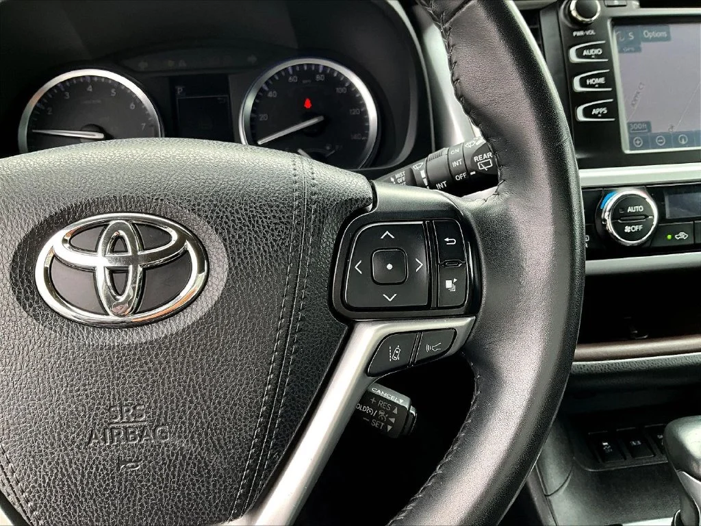 Used 2019 Black Toyota XLE image 12