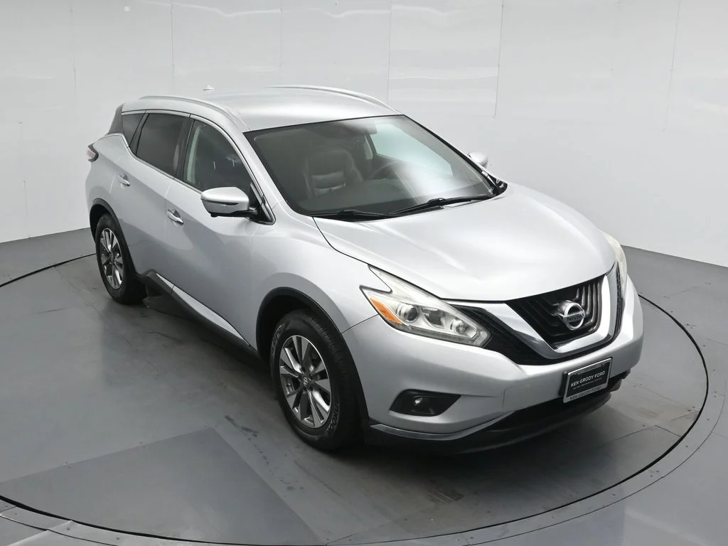 Used 2016 Silver Nissan SL image 34