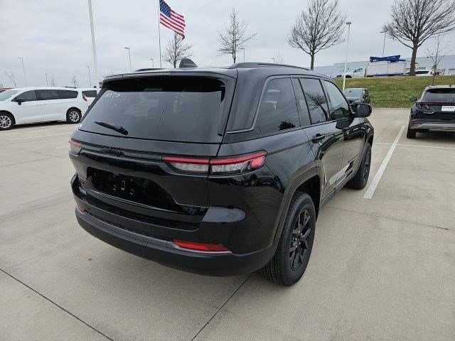 New 2026 Diamond Black Crystal Pearlcoat Jeep Laredo Altitude image 5