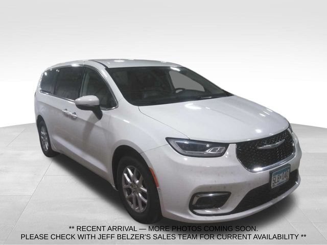 2023 Chrysler Pacifica Touring L's photo