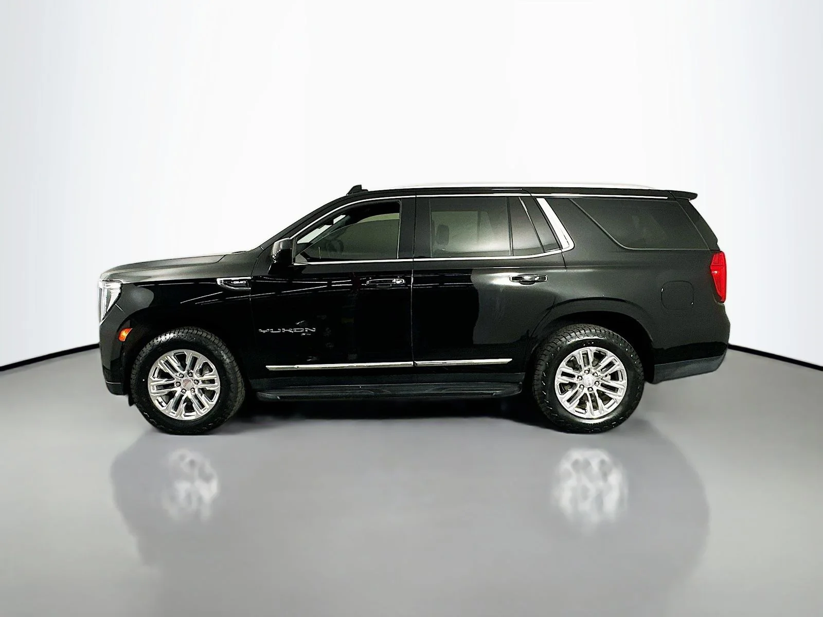Used 2023 Onyx Black GMC SLT image 4