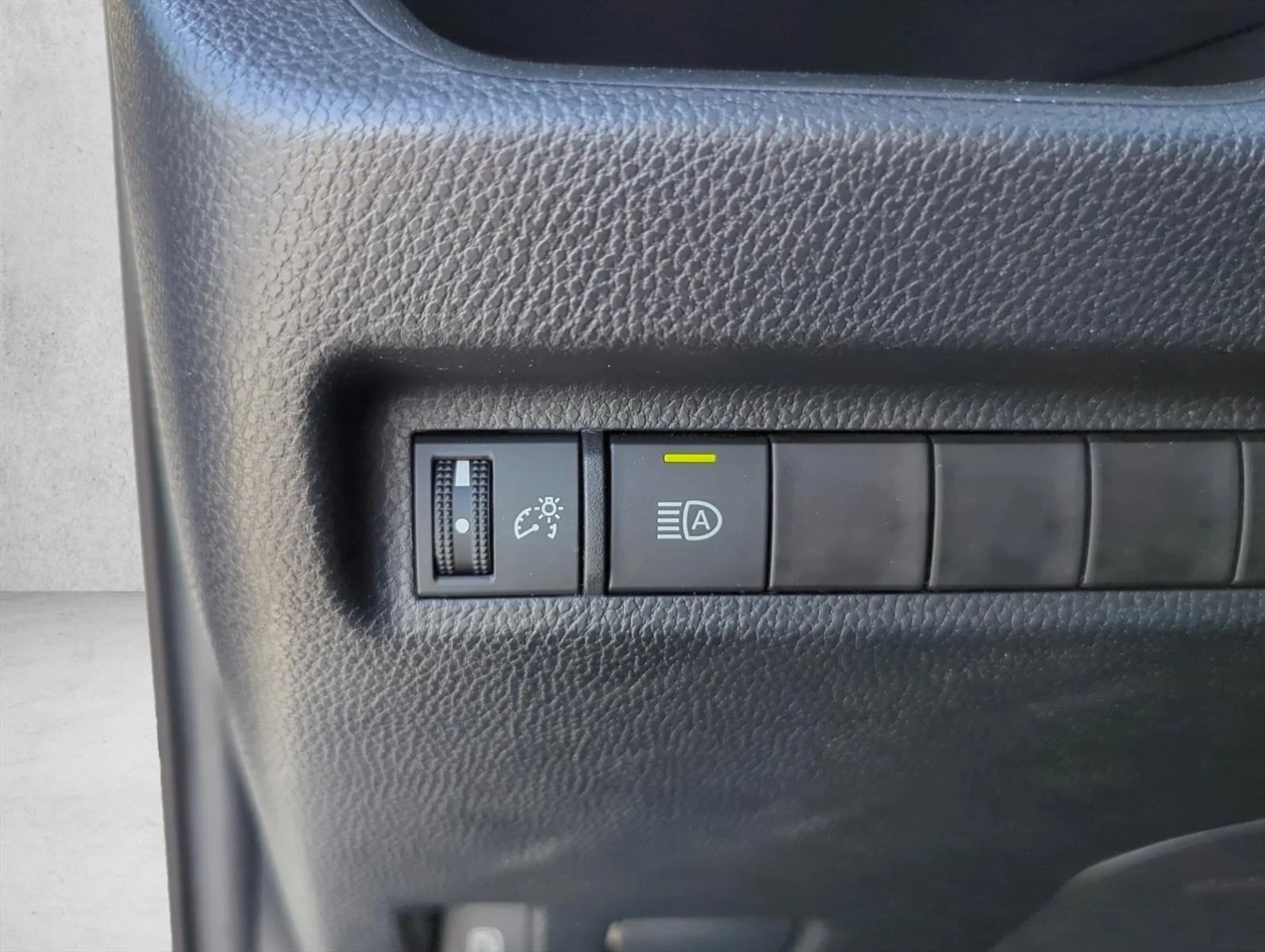 Used 2024 Wind Chill Pearl/Midnight Black Metallic Toyota Hybrid XSE image 12