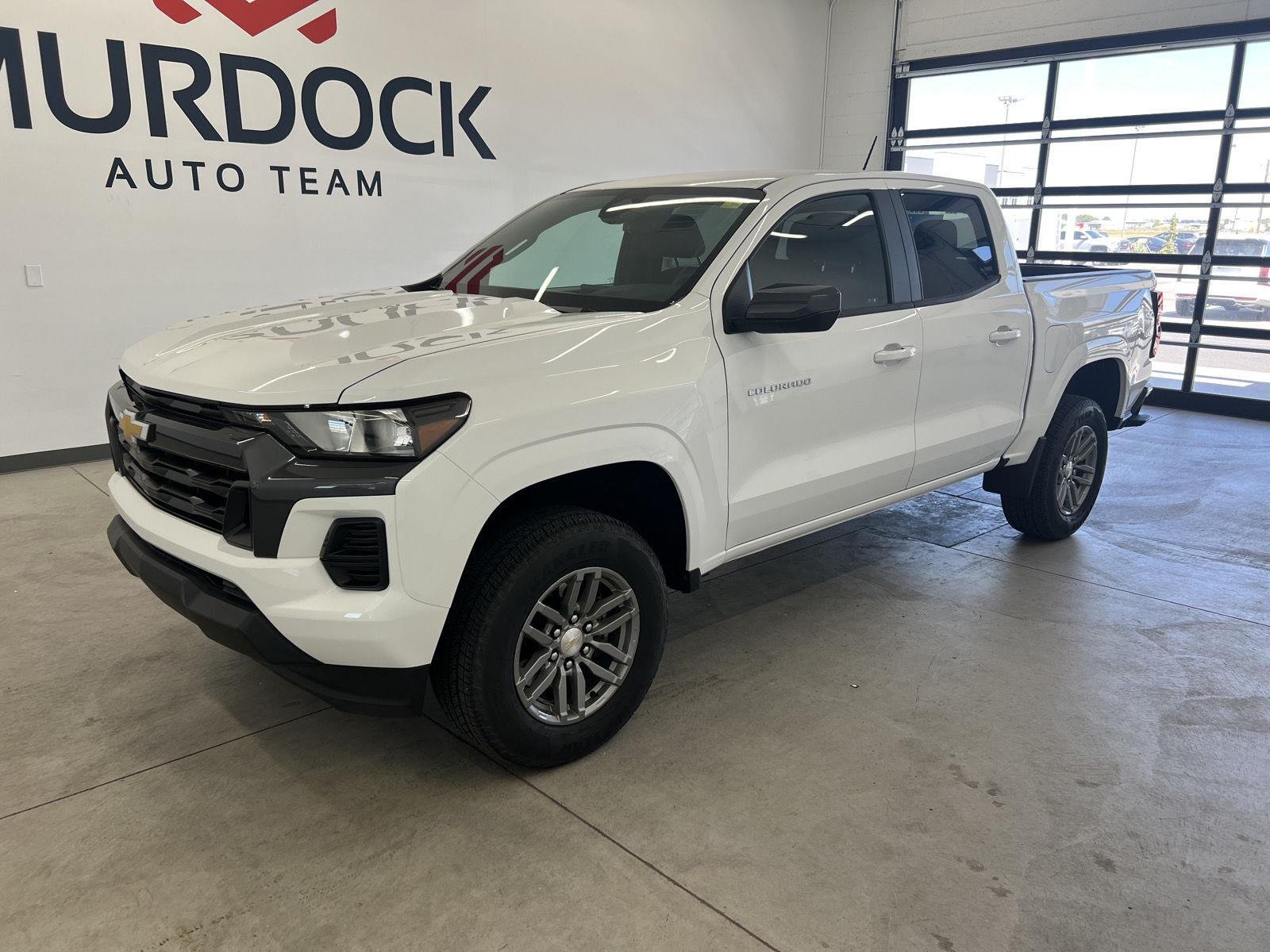 Used 2023 Summit White Chevrolet 2WD LT image 6