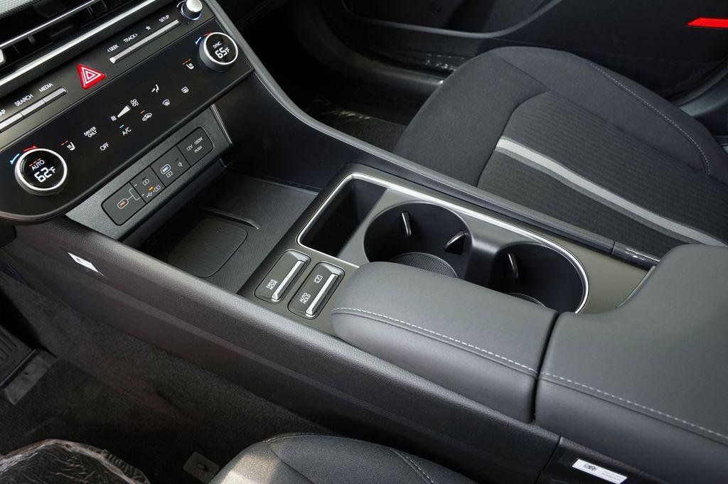 New 2026 Abyss Black Hyundai SEL image 22