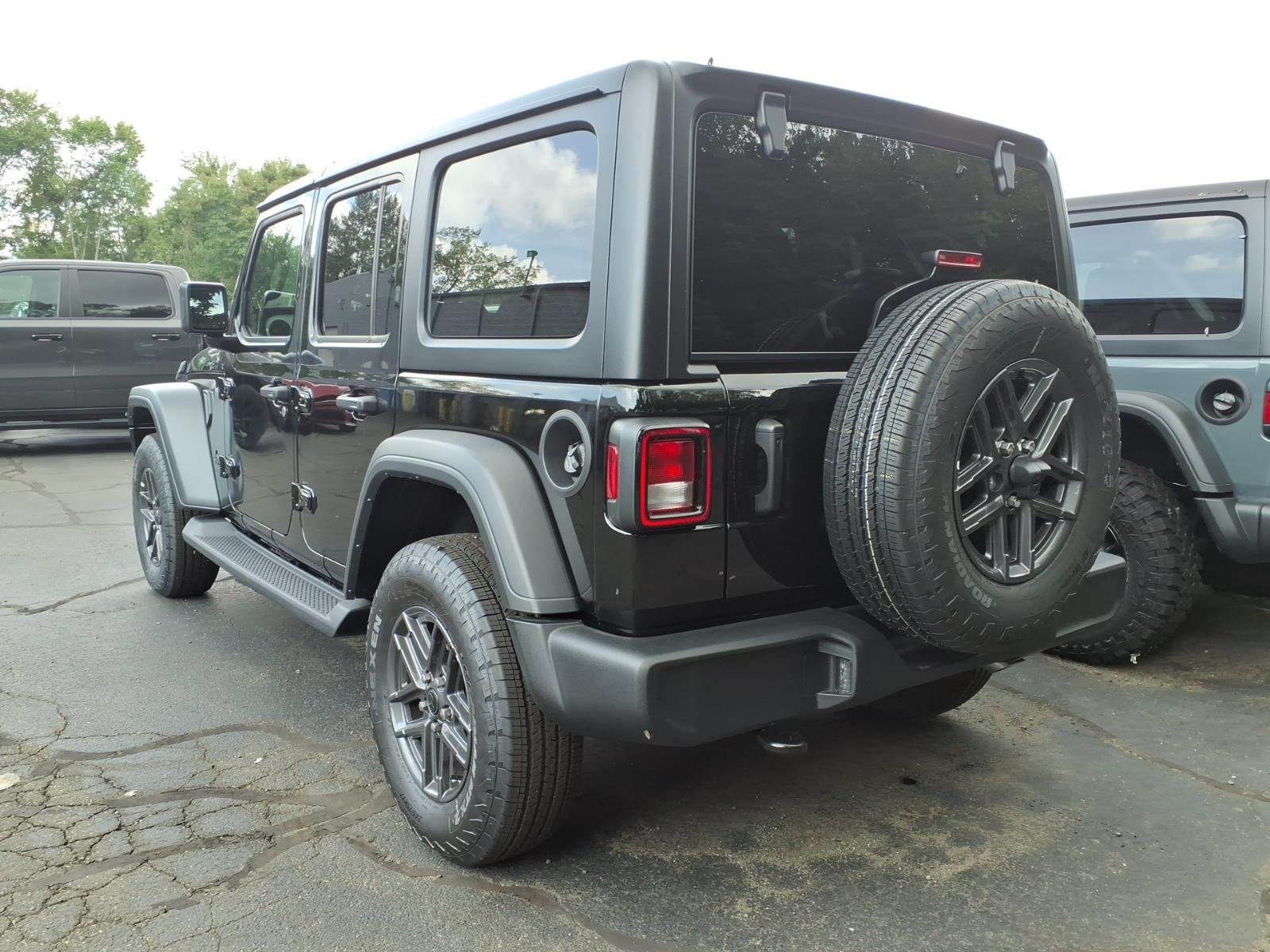 New 2026 Black Clearcoat Jeep Sport S image 4