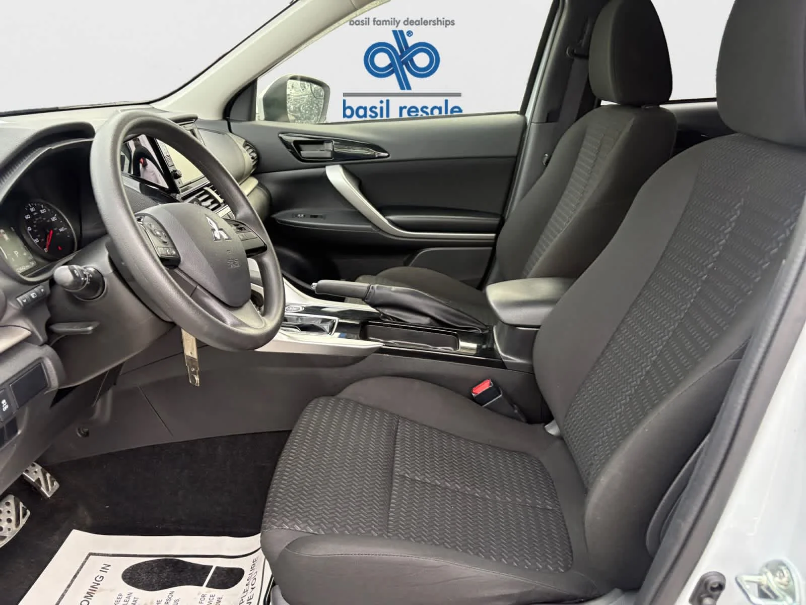 Used 2025 White Diamond Mitsubishi ES image 11