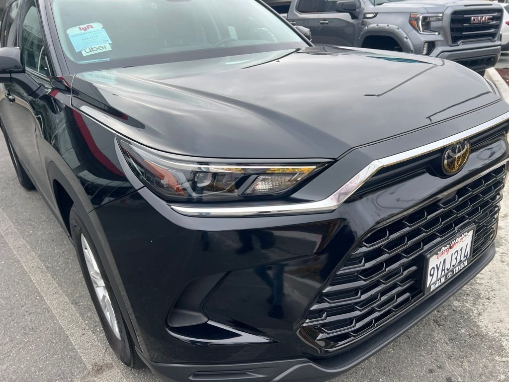Used 2025 Black Toyota XLE image 9