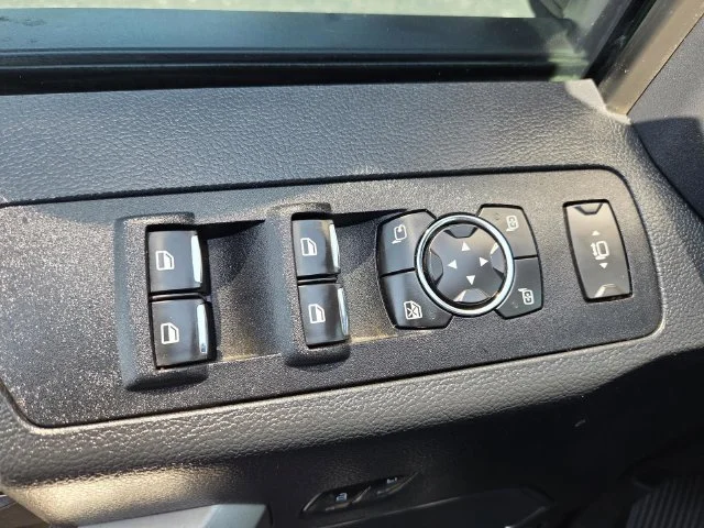 Used 2022  Ford Lariat image 25