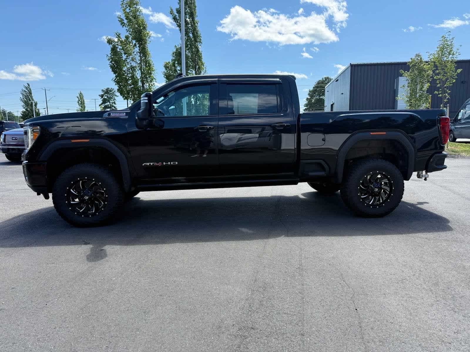 Used 2022 Onyx Black GMC AT4 image 2