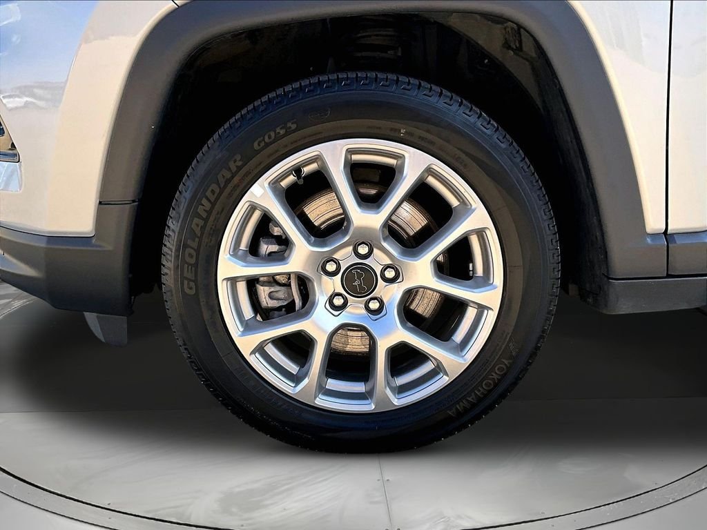 Used 2025 Silver Jeep Limited image 36
