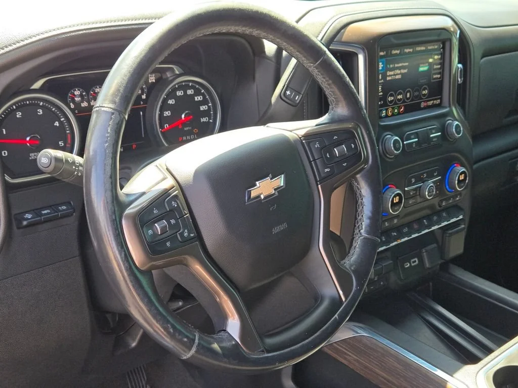 Used 2022 Silver Ice Metallic Chevrolet High Country DRW image 19