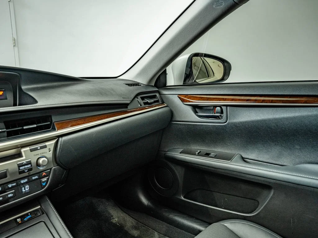 Used 2018 Silver Lexus 350 image 30