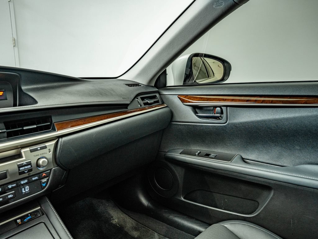 Used 2018 Silver Lexus 350 image 30